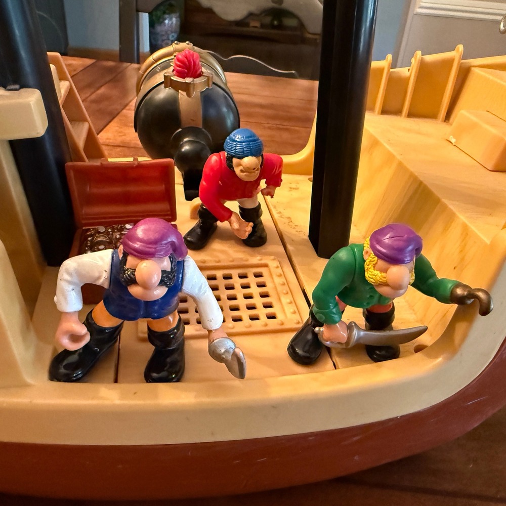 Fisher Price Great Adventures Pirate Ship Playset with 6 Figures and Cannon 1994 - Picture 8 of 15